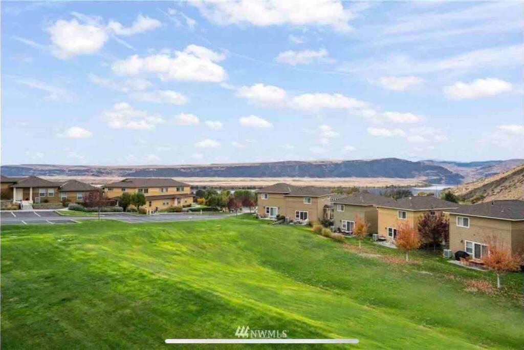 Sunserra Villa! Movie Room, Family Friendly, Bbqs, Pools, Free Golf! Quincy Екстериор снимка